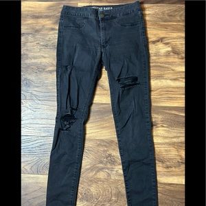AMERICAN EAGLE distressed jeggings